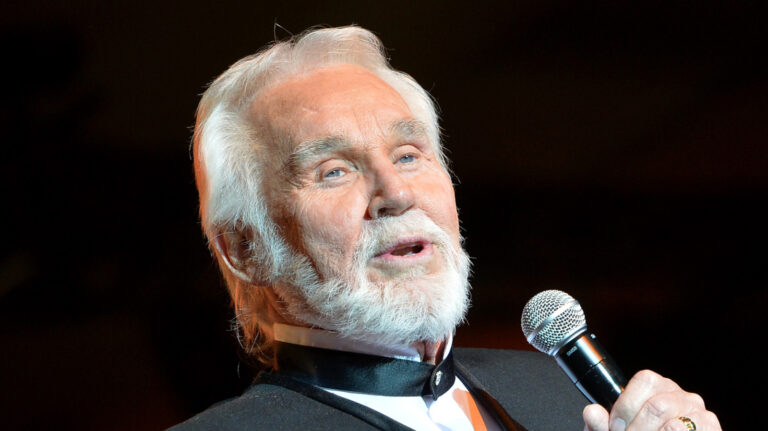 Kenny Rogers Didn’t See Himself as Daughter Carole’s “Dad”