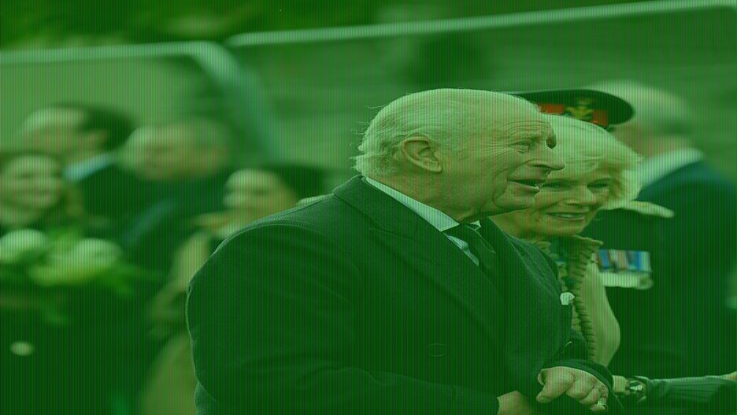 King joins Aberfan families to honour 144 killed in school landslide