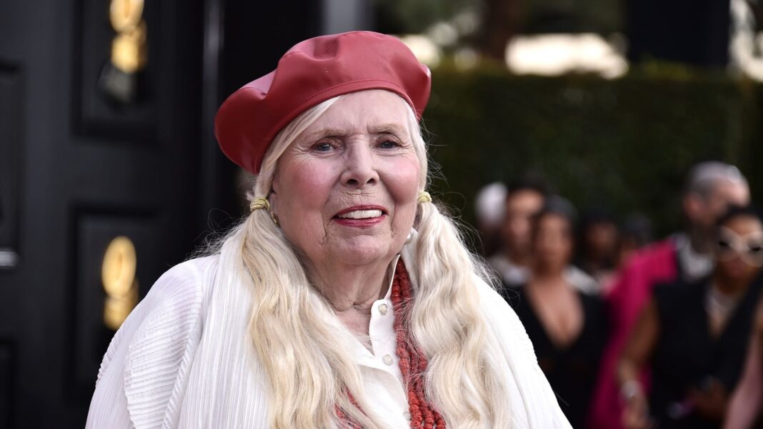 Legendary singer-songwriter Joni Mitchell becomes US citizen