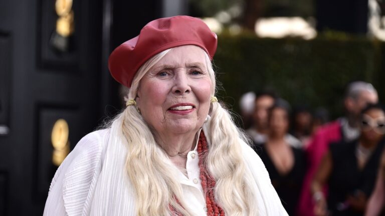 Music Icon Joni Mitchell Officially Becomes a U.S. Citizen