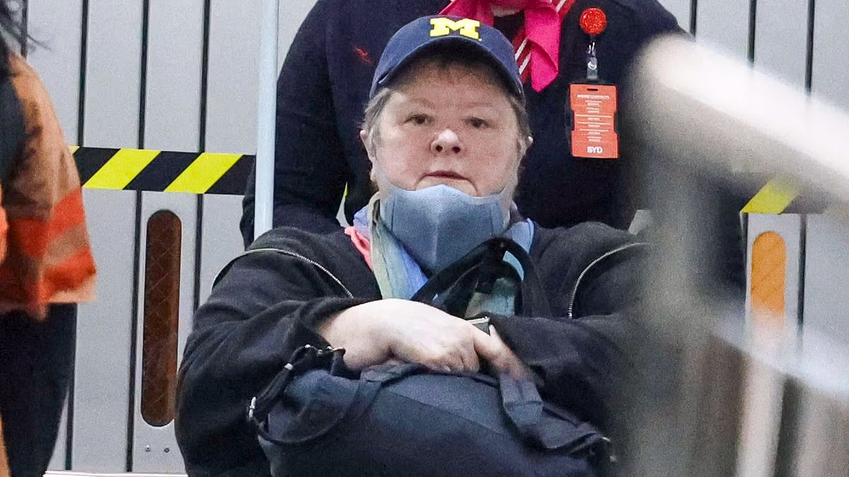 Magda Szubanski at Sydney Airport in wheelchair amid incurable cancer