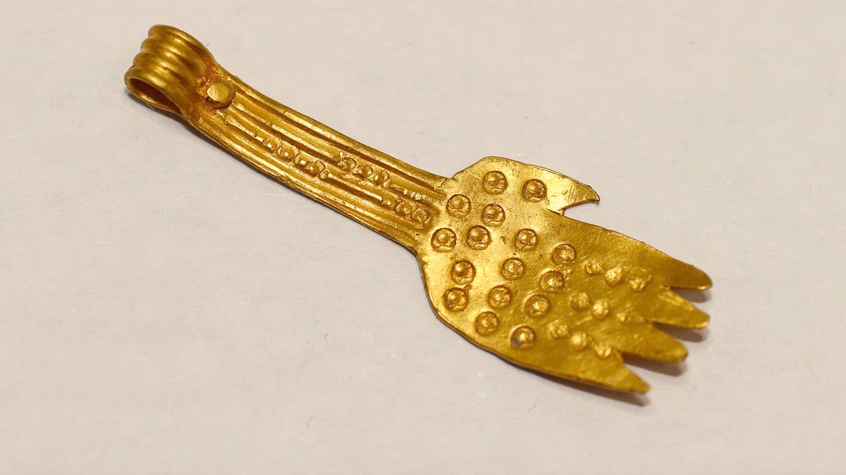 Metal detectorist unearths rare 1,000-year-old golden pendant in field