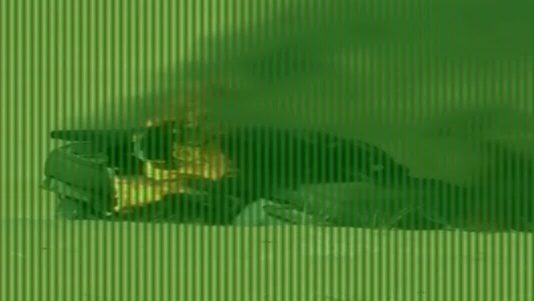 Moment Houthi and pro-Saudi forces fight 'Mad Max-style' desert battle