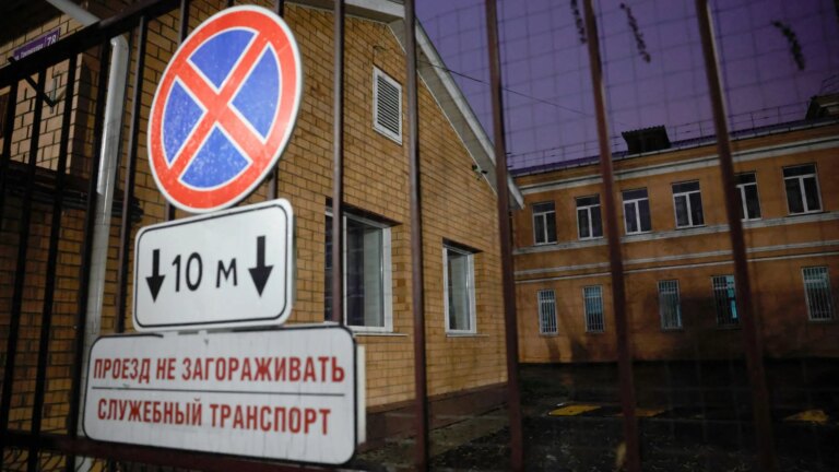 Mother of Deceased Russian Anti-Plague Institute Worker: ‘I Know the Truth’