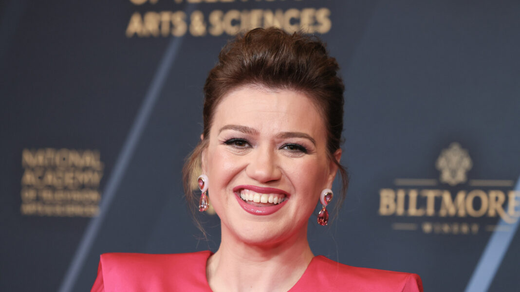Not Just The Brooklyn Bird: Kelly Clarkson Has Had Drama With Pricey Purchases Before
