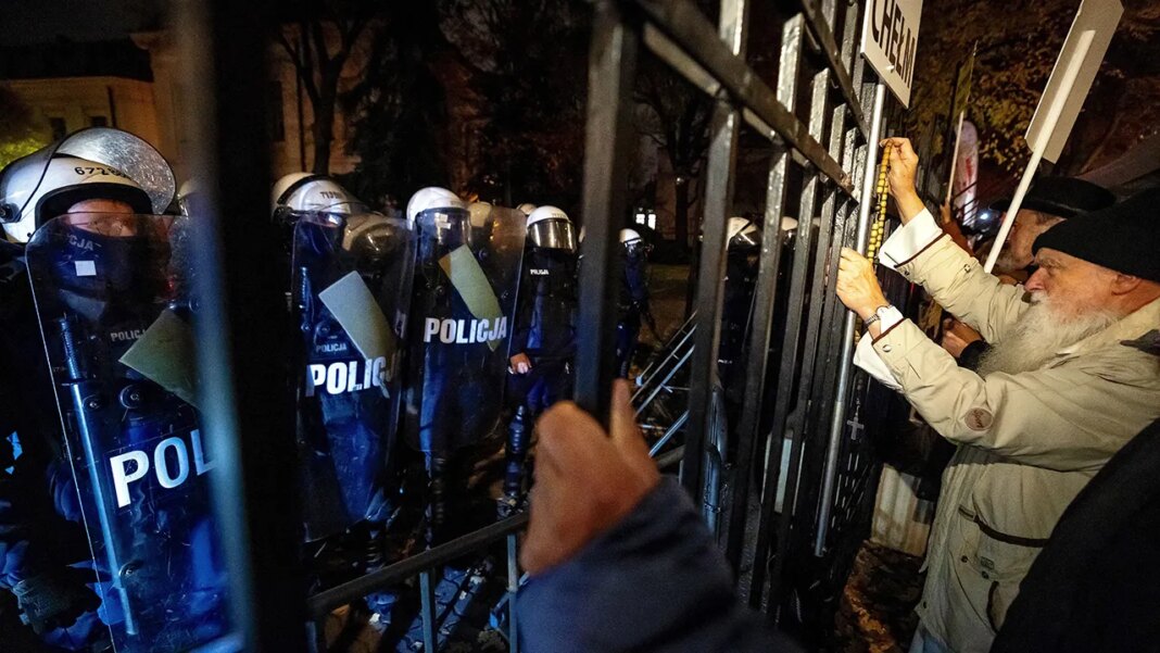 Polish president turns plane around after 'coup' at nation’s top court