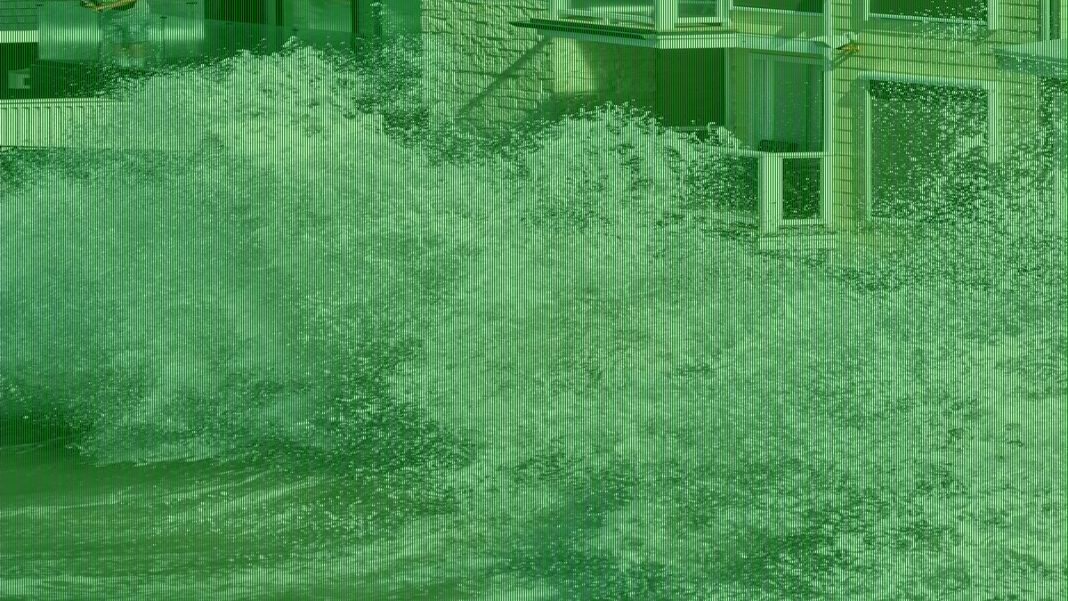 Stunning beachfront California home starts to crumble into the ocean