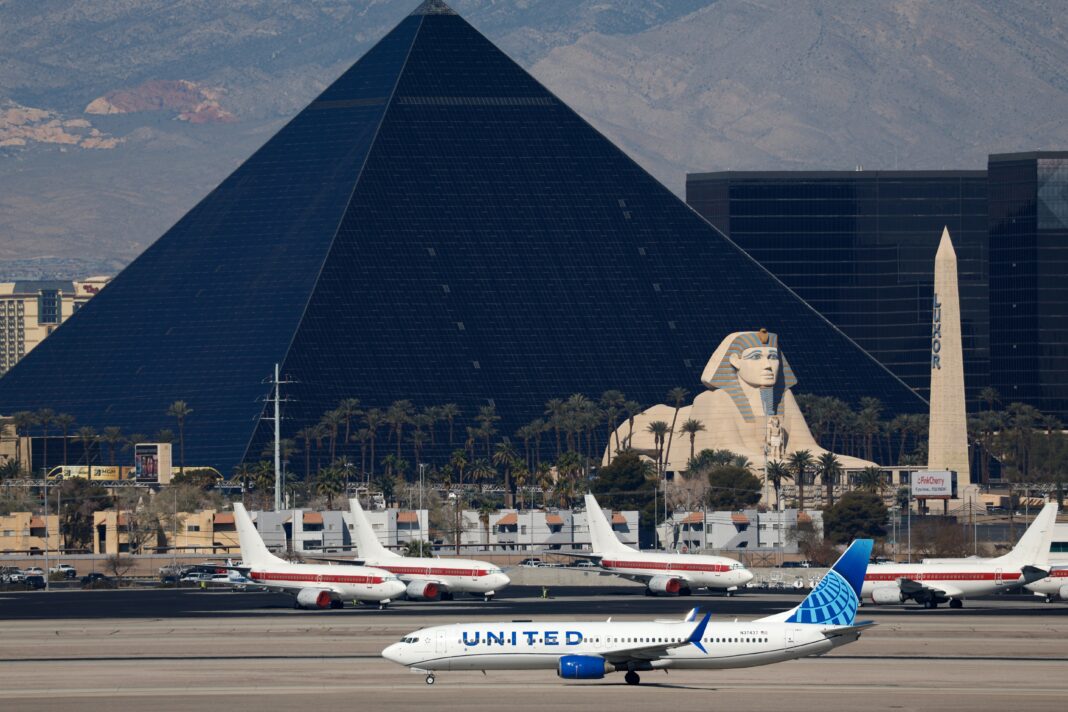 United flight returns to Las Vegas after apparent hijacking threat