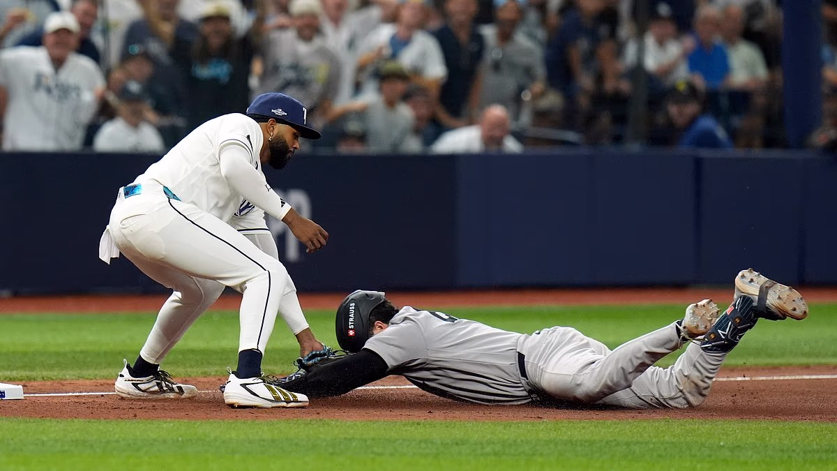 Yankees fans melt down over the 'worst baserunning decision' in loss